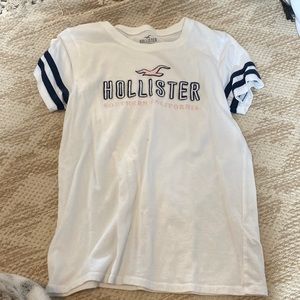 white hollister tee